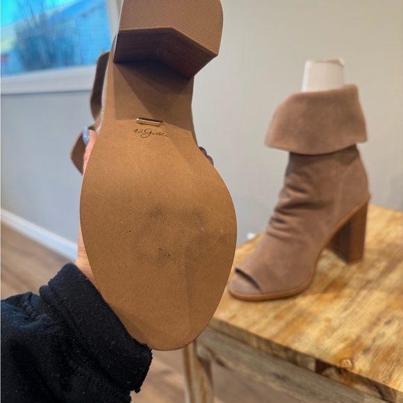 Chinese Laundry Suede Boots. Womens size 7.5 - Picture 4 of 4